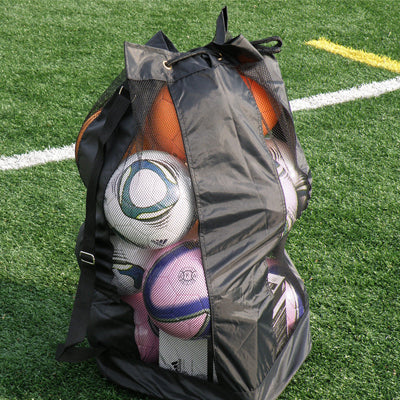 サッカーボールを収納するためのバッグ。ゴールネットの保管にも便利