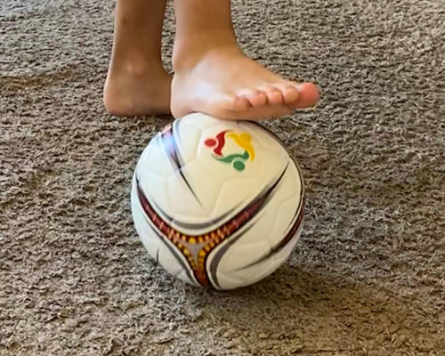 サッカーボール2号球は通常より小さなサッカーボール。家の中でボールフィーリングを磨くことができます。