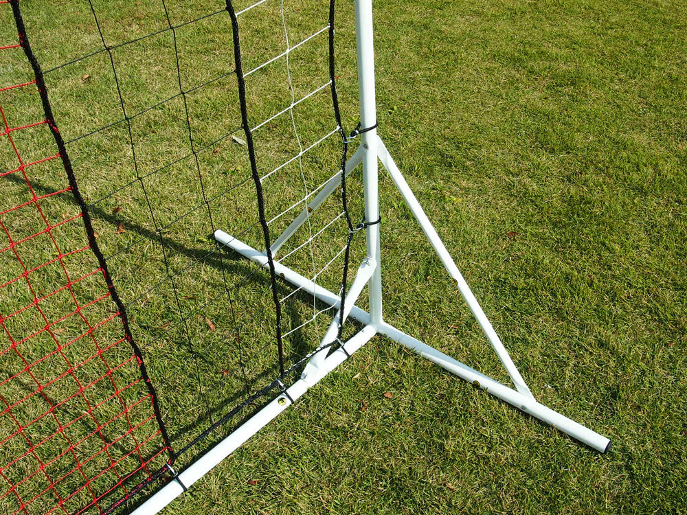 サッカー　壁打ちリバウンダー　Fungoal 壁打ちリバウンダー(跳ね返るサッカーゴール)。一人でキックと